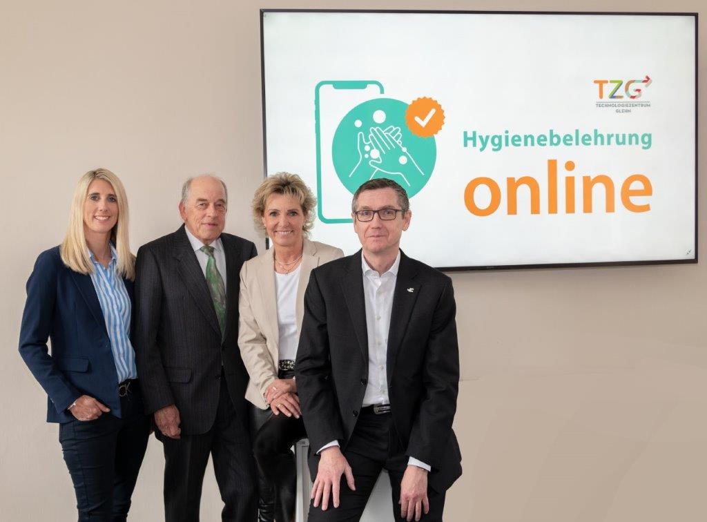 Das Bild zeigt 4 TZG-Mitarbeiterinnen: Annika Zizkat, Dr. Michael Dörr, Elke Marquardt und Raimund Franzen